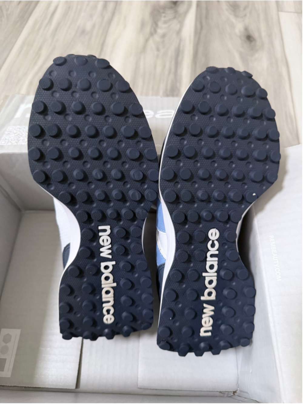 New Balance 327 Womens Size 7 White Blue Navy Retro Casual Sneakers WG327WB - Picture 12 of 12